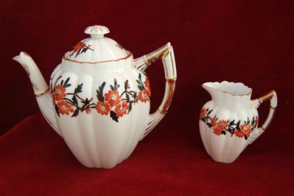 6031 teapot & creamer